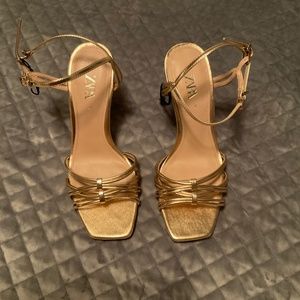 Zara Gold Sandals Size 37 (CAN Size 6/6.5)